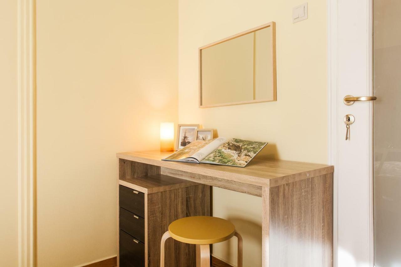 Private Central View Rooms In Apartment Near To Acropolis Metro Station Athens Exterior photo